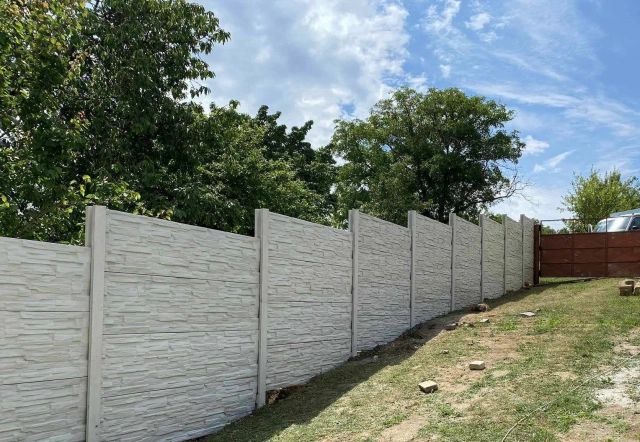 Reference - Betonzaun im Splittdekor